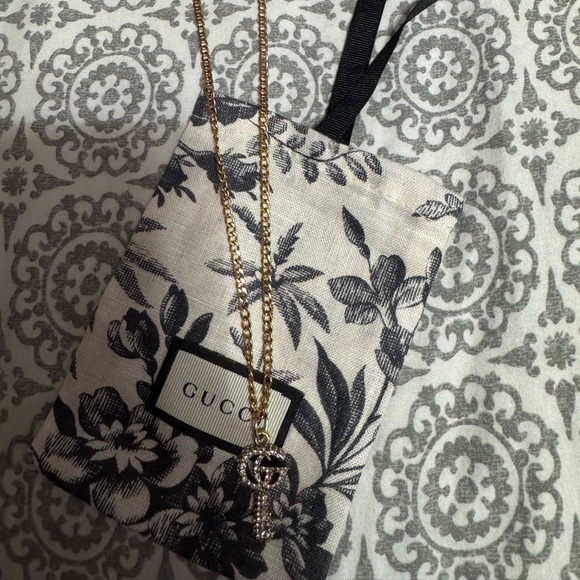 Gucci Charm Pendant GG Key Shape Rhinestone necklace w/ Gold Chain & Dusty - Picture 4 of 6
